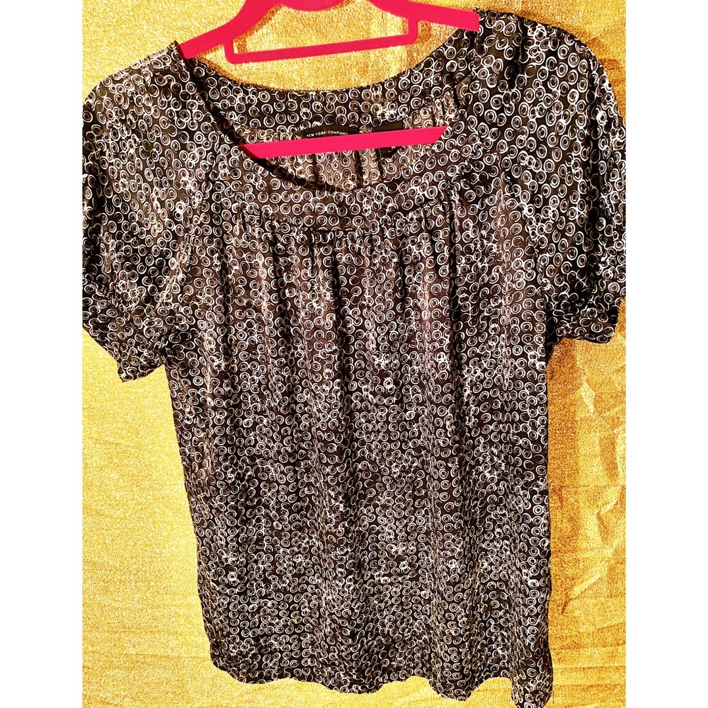 3/15 🌹 NY&Co Print cap sleeve Top M women’s